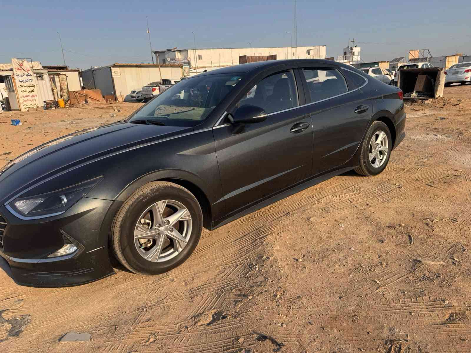 السلام عليكم للبيع سوناتا خط واحد غاز بلاد موديل2022 وارد كوري رقم قادسيه بسمي   بدون ثقوب قمارة فول مواصفات بصمة تشغيل عن بعد رادرات سياد بريك دكمة قيادة ذاتية كشنات تدفءة تبريد وتو هلد السيارة على وضع الشركة كير دكم شفتات والسياره بيه هواي مواصفات سعره سعرهة 165 الستفسار *********** السيارة بيه صبغ قليل
