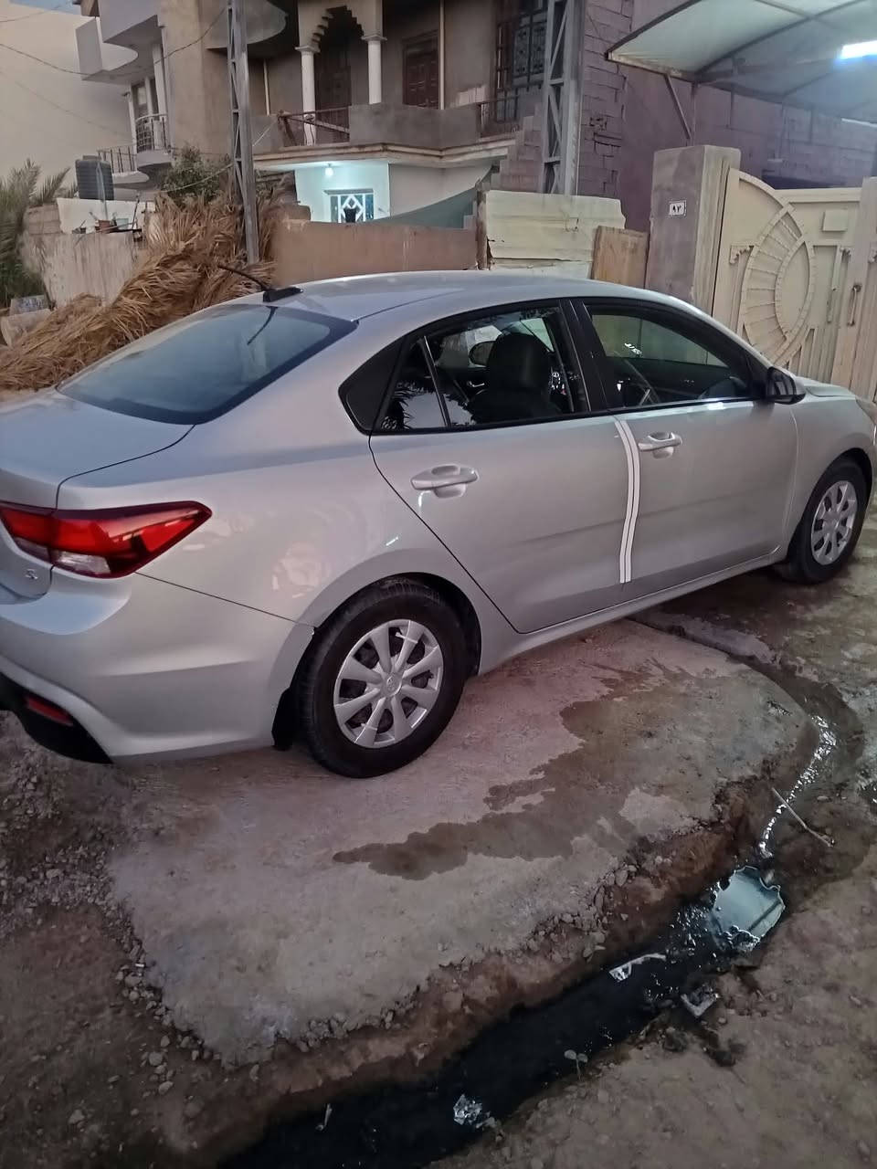 ريو 19 الشكل الجديد رمحرك 1600 رقم وسنويه جديد والهزه جديده كير ومحرك مكفول وبيه بس قطعتين جاملغ صبغ وبنيد تبديل السيار باسمي كامرا دواره شاشه كير اتماتيك اسبورت وعادي العنوان بعقوبه سعر ١٠٥ مكلغه سكرين وخاص
