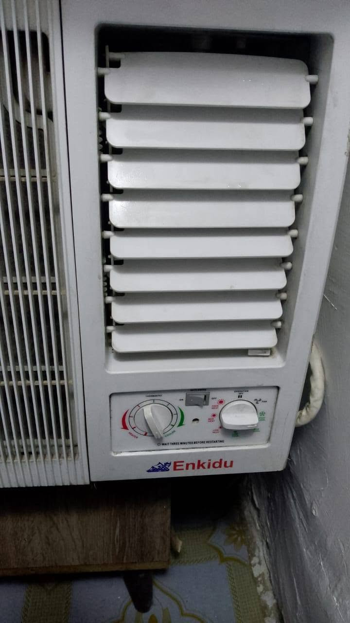 مكيف انكيدو راوتري تدفئه تبريد مشتغل 3 اشهر فقط اريده ب300  بعده جديد ع فحص +964 786 055 7470واتساب متوفر
