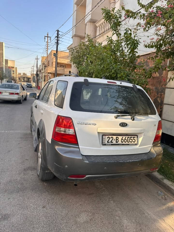 السلام عليكم سورنتو ٢٠٠٩  سيارة ب اسمي مناقصها شي مكفوله السيارة سعرها ١١٠ شراي اتصل وتعال ***********

