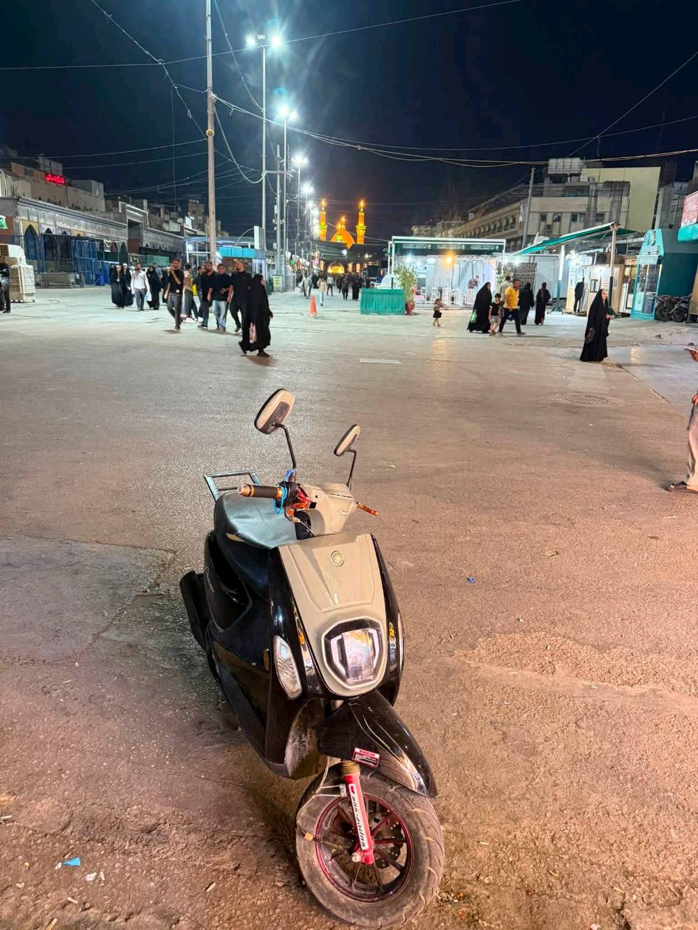 بوليس • صيني • بالخدمة
