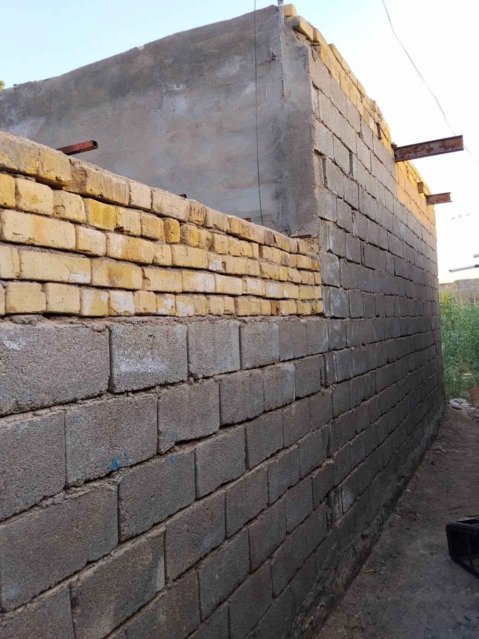 السلام عليكم 
بيت للبيع
جزء منه مبني والي بظهر البيت قطعه من ضمنها
المشتمل يتكون من غرفه نوم ومطبخ ومجمع صحيات خارجي مكانه كوت حي الجهاد بظهر مدرسة رمضان مبارك الابتدائية للاستفسار الاتصال على الرقم 
‏‪***********‬‏
مكلف بالنشر
