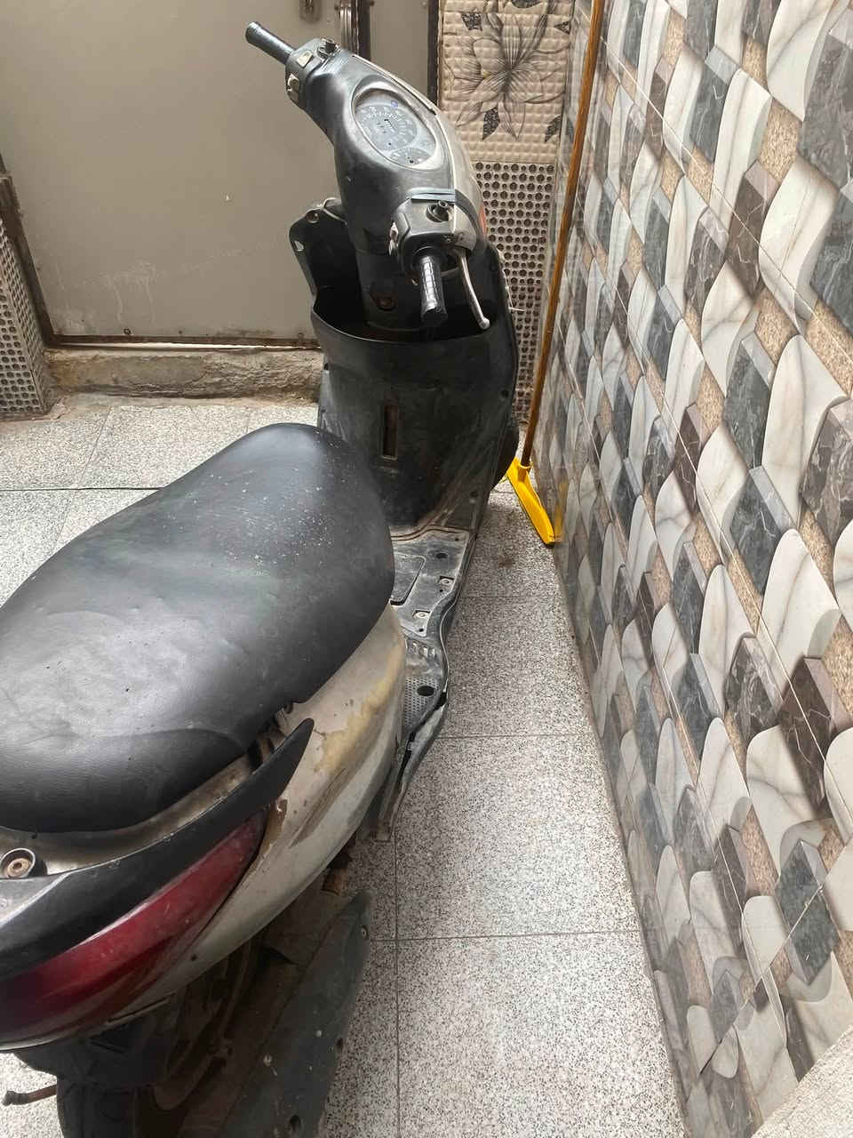 سلام عليكم دراجه فريز نقص كابريتر وبجم الامامي دراجه شغاله خير من الله نكره سلف وهندر محركها ناعم  دراجه نقص كابريتر. جيب وشد سعر 300 وبيها مجال 
مكان مدينه الصدر رقمي ***********
