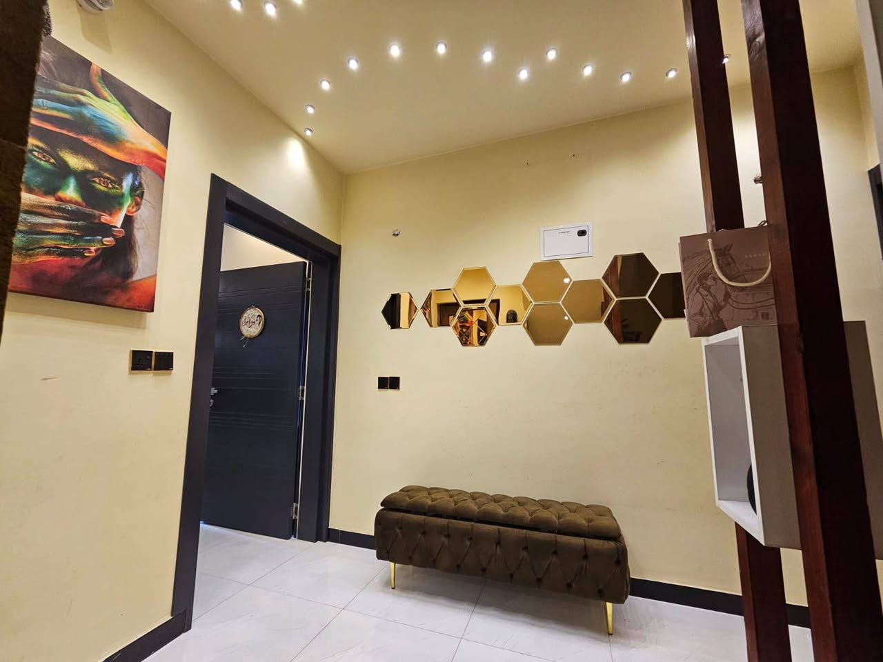 دار زراعي سند 25 للبيع مساحتة ٥٠ متر  عرض ٤ متر ونزال ١٢،٥ متر  يتكون من صالة + مطبخ + حمامات عدد ٢ + غرفة نوم عدد ٢
العنوان الدوره المهدية الثانية زراعي بيت هبش شارع العام 
للاستفسار الاتصال على الارقام 
***********
***********
دار زراعي سند 25 للبيع مساحتة ٥٠ متر  عرض ٤ متر ونزال ١٢،٥ متر  يتكون من صالة + مطبخ + حمامات عدد ٢ + غرفة نوم عدد ٢

