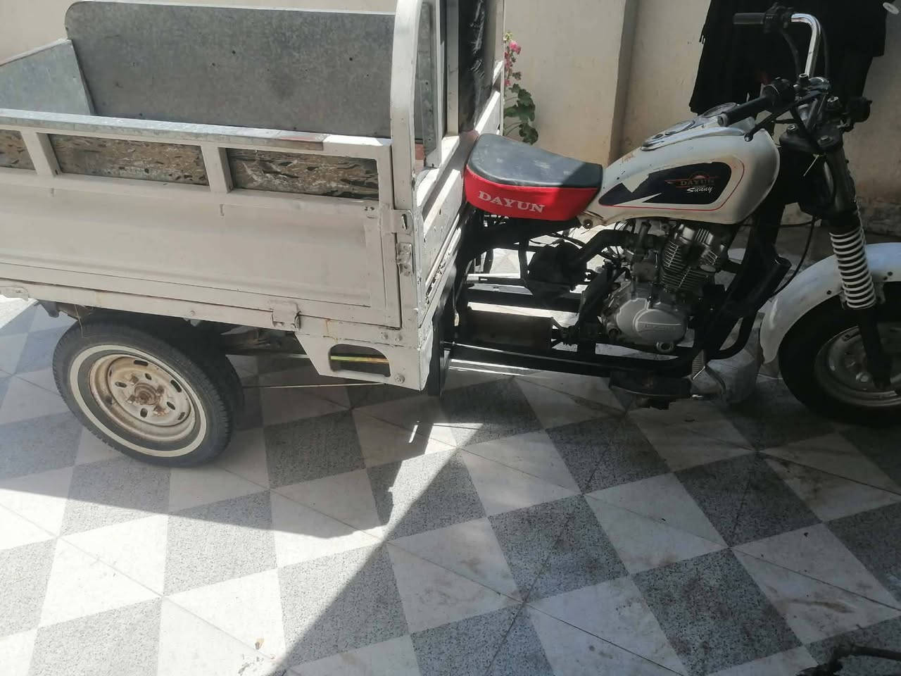 للبيع مديل 15اصولي مكينه مامفتوحه سدر جديد بدي 14 ستوته جاهزه سعر 1500وبيها مجال شراي يتصل او يراسلني ***********
