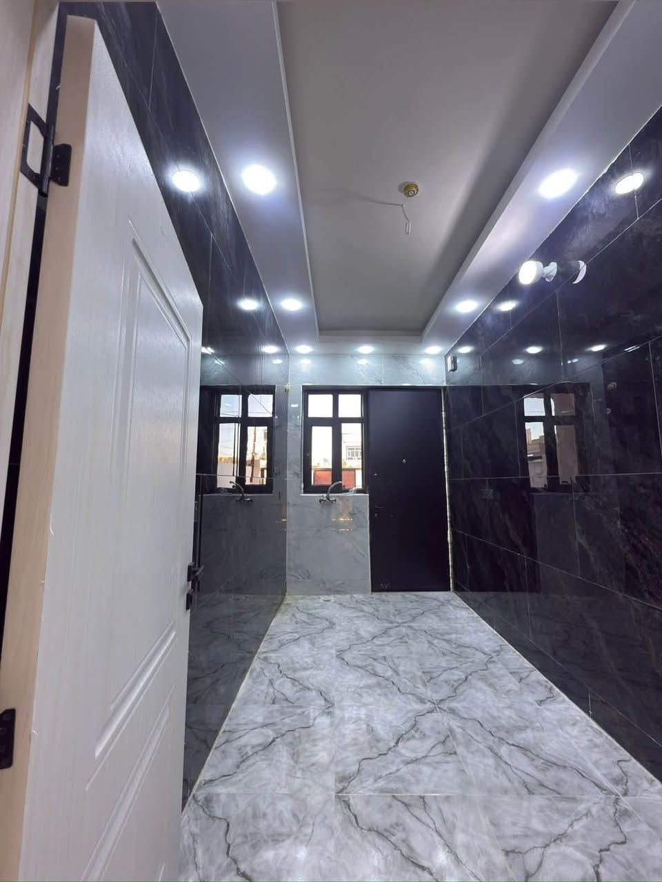 🏡 للبيع | دار حديثة جاهزة للسكن – موقع مميز في بعقوبة 🏡
📍 الموقع: بعقوبة – تقاطع القدس – دور الزراعة الثالثة

📍 

📐 المساحة130  م²

📏 الواجهة:6.25 م | النزال:21 م

🏠 طابقين 

✨ تتكون من:

🔹 كراج سيارة

🔹 استقبال

🔹 صالة واسعة

🔹 مطبخ

🔹 غرفةً نوم

🔹  الطابق الثاني غرفتين نوم وصاله وصحيات  

🔹 مناور

🔹 دورات مياه داخلية وخارجية

✅ بناء حديث وتشطيب أنيق، جاهزة للسكن مباشرة.

✅ خدمات متكاملة (ماء، مجاري، تبليط، كهرباء).

📄 نوع العقار: طابو زراعي – سند 25. ملك صرف 

📞 للاستفسار والمعاينة:

حسين العزي : ***********

حسين واتساب : ***********

📩 أو راسلنا عبر الخاص.

السعر ١٠٨ مليون وبي شويه مجال 

مكتب الجبل  لبيع وشراء الأراضي والدور السكنية والتجارية 🏡

🚫 تنويه: لطفًا، لا نتعامل بالإيجار.
