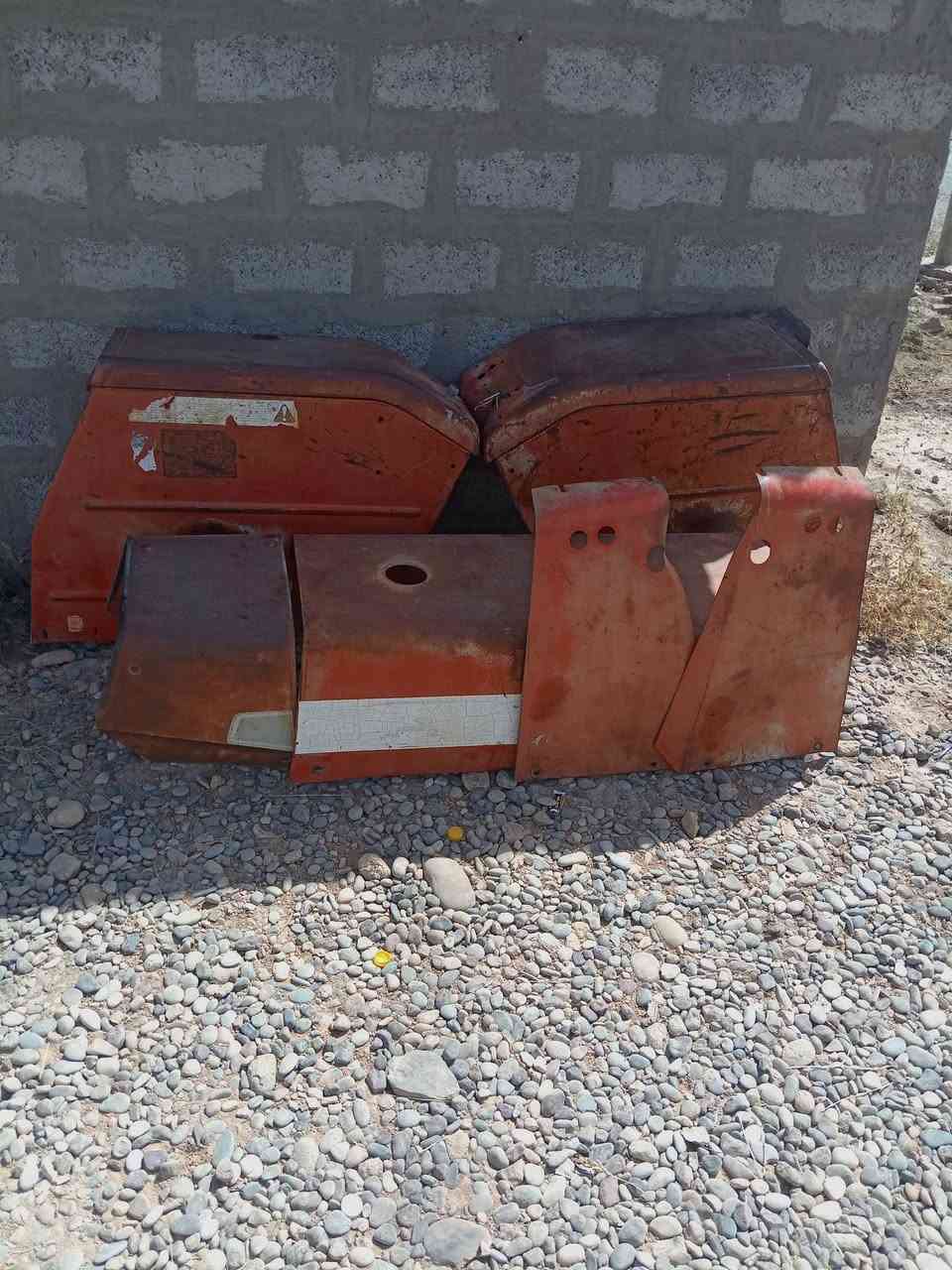 هيكل تركتر البيع كامل نظافتو جدام العين السعر ١٥٠ الف ***********
