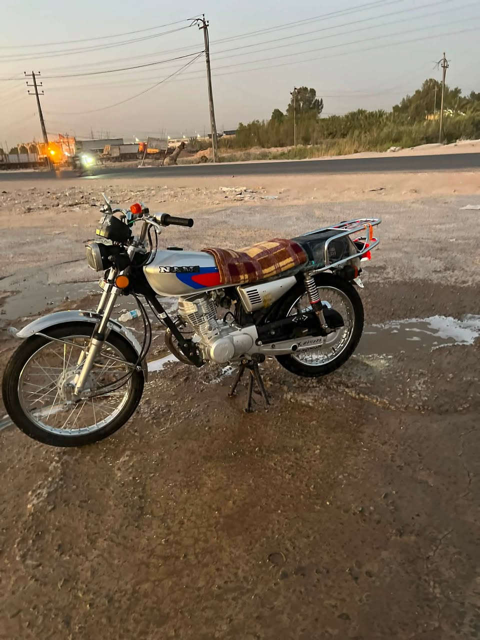 السلام عليكم نامه امتياز اربع احرف ما مفتوحه دراجه مديل٢٥الدراجه خير من الله عوزه بس ربط كهربائيين700وبيه مجال رقم واتس***********

