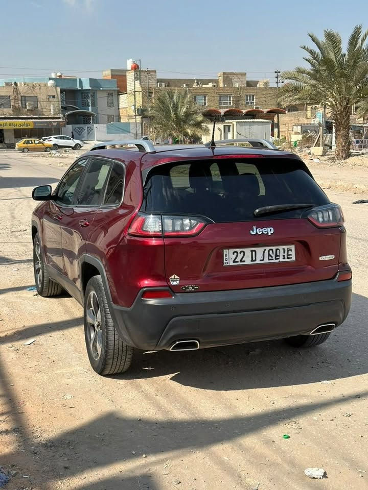 جيب شيروكي بزون
موديل ٢٠١٩
محرك ٦ سلندر
ممشاها 16,668
تحكمات ستيرن 
نقط عمياء
اشارة بالمري 
توقف تلقائي 
حساسات
شاشه كبيره 
كشنات وستيرن تدفئة 
كشن سايق كهربائي +مساج 
مكينه گير مكفوله 
 سيارة حاهزه من كل شي  
ضررها موضح بالصور بدون دواخل ايرباكاتها سليمه
السعر 130 مع المجال البسيط 
التواصل خاص 
او الاتصال على الرقم ***********
