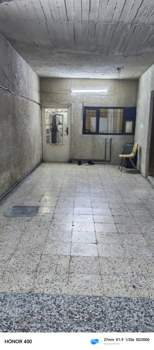 دار للبيع 215.5 متر
الواجهة 10 متر و النزال 21.5 متر
حي اور ال 600 ثالث فرع بعد مطعم الفلسطيني قريب على الشارع العام للاستفسار الاتصال على الرقم ***********

وهاي الصور المرفقة تبين 
5 غرف نوم
هول بالأراضي و مطبخ 3 حمامات و كراج سيارتين و حديقة وغرفتين نوم ومتر وره البيت ترك
الطباق الثاني هول و3 غرف نوم و مطبخين وحمامين ودرج داخلي و أكو درج خارجي يعني باببين

نص مكتوب في الصور:
- HONOR 400 27mm f/1.9 1/17s ISO400 21:16 ٢٤/٠٩/٢٠٢٦
- HONOR 400 27mm f/1.9 1/33s ISO2000 ٢١:١٨ ٢٤/٠٩/٢٠٢٦
- HONOR 400 27mm f/1.9 1/20s ISO4000 21:16 ٢٤/٠٩/٢٠٢٦
- HONOR 400 27mm f/1.9 1/33s ISO3200 ۲۱:۱۸ ۱۴۰۴/۰۹/۲۰۲۶
- HONOR 400 27mm f/1.9 1/50s ISO1250 21:18 24/09/2026
- HONOR 400 27mm f/1.9 1/100s ISO1000 ٢١:٢٨ ٢٤/٠٩/٢٠٢٦
- HONOR 400 27mm f/1.9 1/100s ISO800 ٢١:٢٨ ٢٤/٠٩/٢٠٢٦