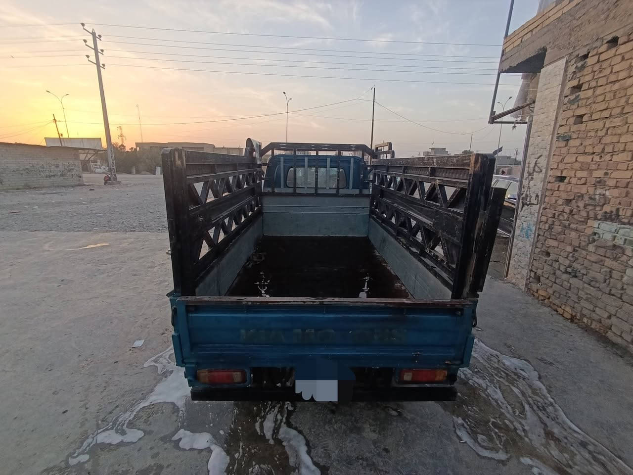 السلام عليكم موجود كيا ام عيون للبيع كير مكينه حجم 2700جديده المكينه  شاصي اكسن. مكفولات. سياره مال جناي كهربايات  جديده.  رقم السياره قادسيه.  رقم الهاتف ***********

