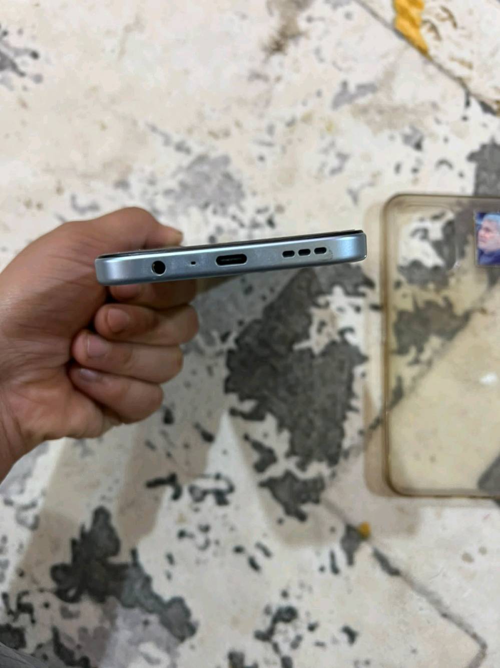 جهاز اوبو6نضيف صار عدي شهرين من اخذته مابي ولا خدش سعره 275وبي مجال العنوان البصره الهارثه الرقم ***********