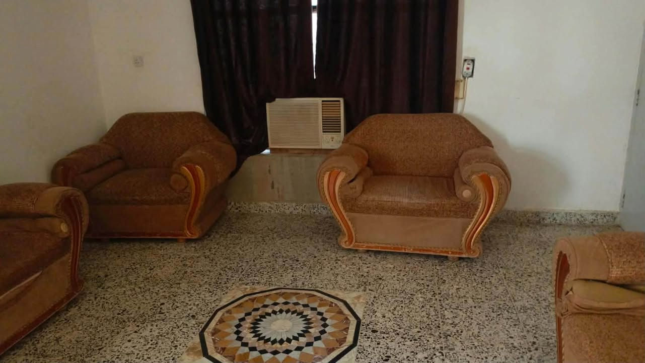 مكلف مكلف مكلف بل نشر لاحد يراسلني على الخاص كلشي معرف  عنهن 
غرفة أخشاب للبيع +تخم مثل مواضح كدامكم شراي يخابر على هذه الرقم ***********
