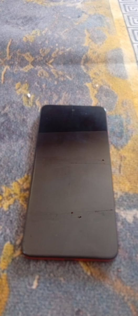 السلام عليكم جهاز مونتريلاء motog15 جهاز نضيف جدأً جدأً وقبل شهر مطلعه من الشركه جهاز التصوير يخبل سلاسه و نضافه وجهاز يشبه 17 ايفون برو ماكس الجهاز وتجي تفحصه شوف العين الجهازي السعر 225 أو مراوس بايفون الرقم *********** لايوجد مخابره على الهاتف
