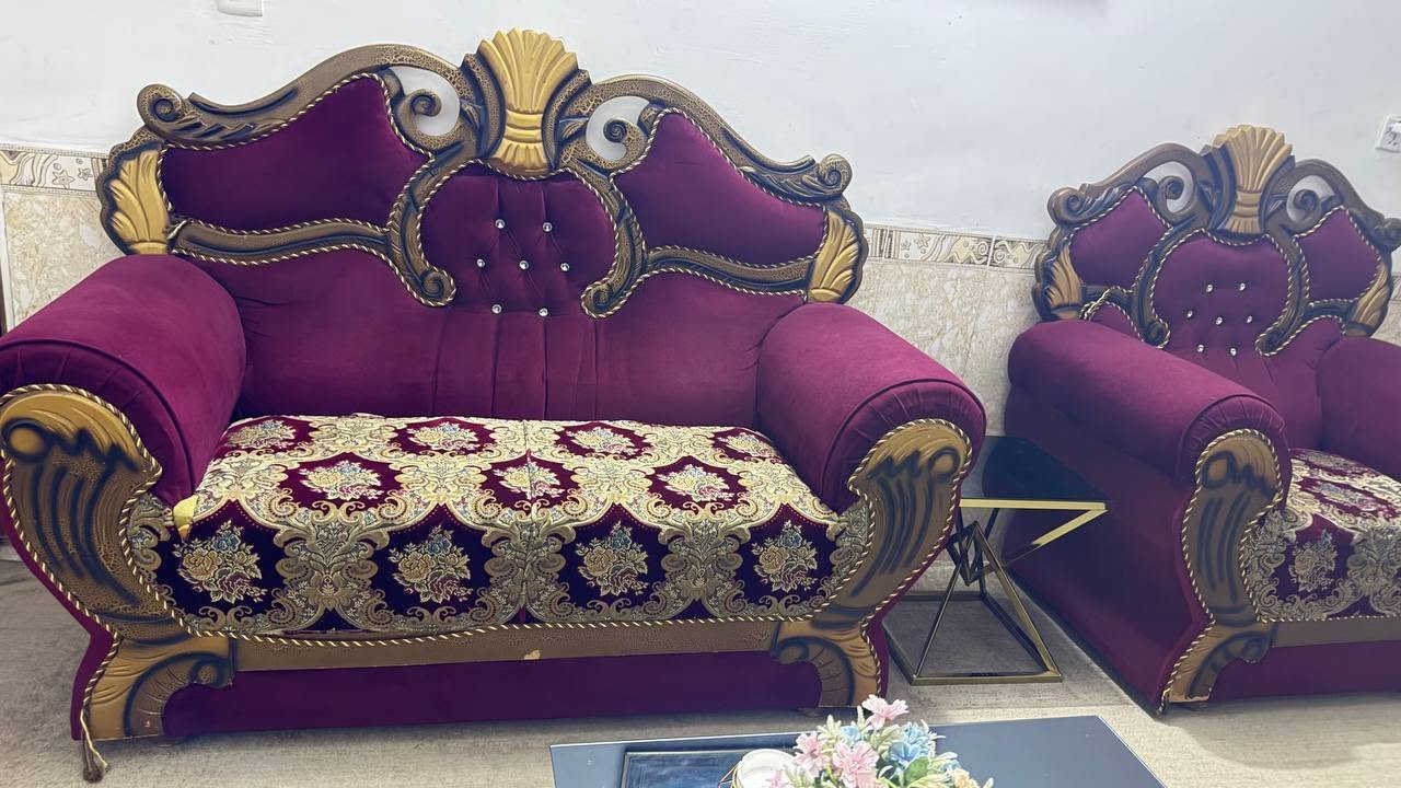 تخم للبيع 10 مقاعد
اثنين كبار ووحدة وسط واثنين كراسي السعر 450
وبي مجال بسيط 
للتواصل على الرقم 
***********
