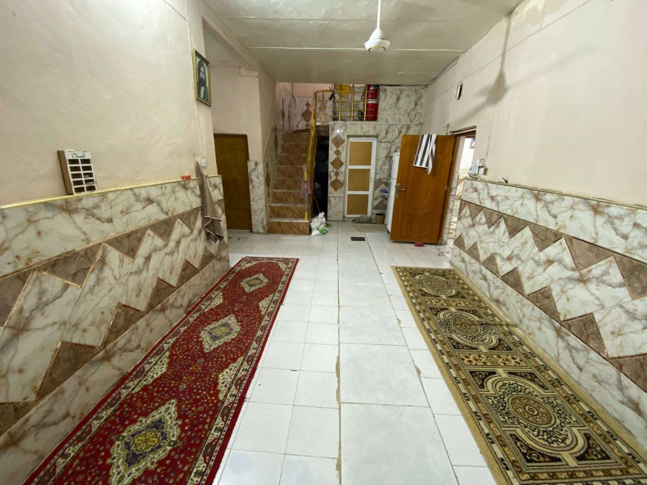 ياالله
سلام عليكم 
البيت البيع طابو صرف
مساحه ((200)) متر بناء عكاده
طابق ونص 
يحتوي على استقبال وصاله عدد ٢
مطبخ غرفتين نوم صحيات داخليه 
صحيات خارجية
طابق ثاني غرفتين نوم وصاله كبيره 
وصحسات كامله الماجديه سيد عاشور 
استفسار اتصل برقم 
((***********)) ((***********)) اخوكم إبو عراق....
