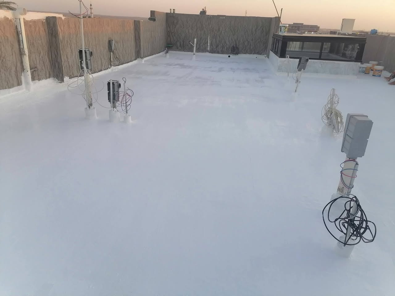 اعمالنه للماده العازله عن تسرب الماء وعازله عن الحراره والرطوبه شغل درجه اولى وضمان واسعار مناسبه 
جلي السطح وتنعيمه 
وغسل السطح وتنضيفه وبعدها نشتغل الماده اضافه للالياف الزجاجيه 
التواصل واتساب ***********
أو خاص
