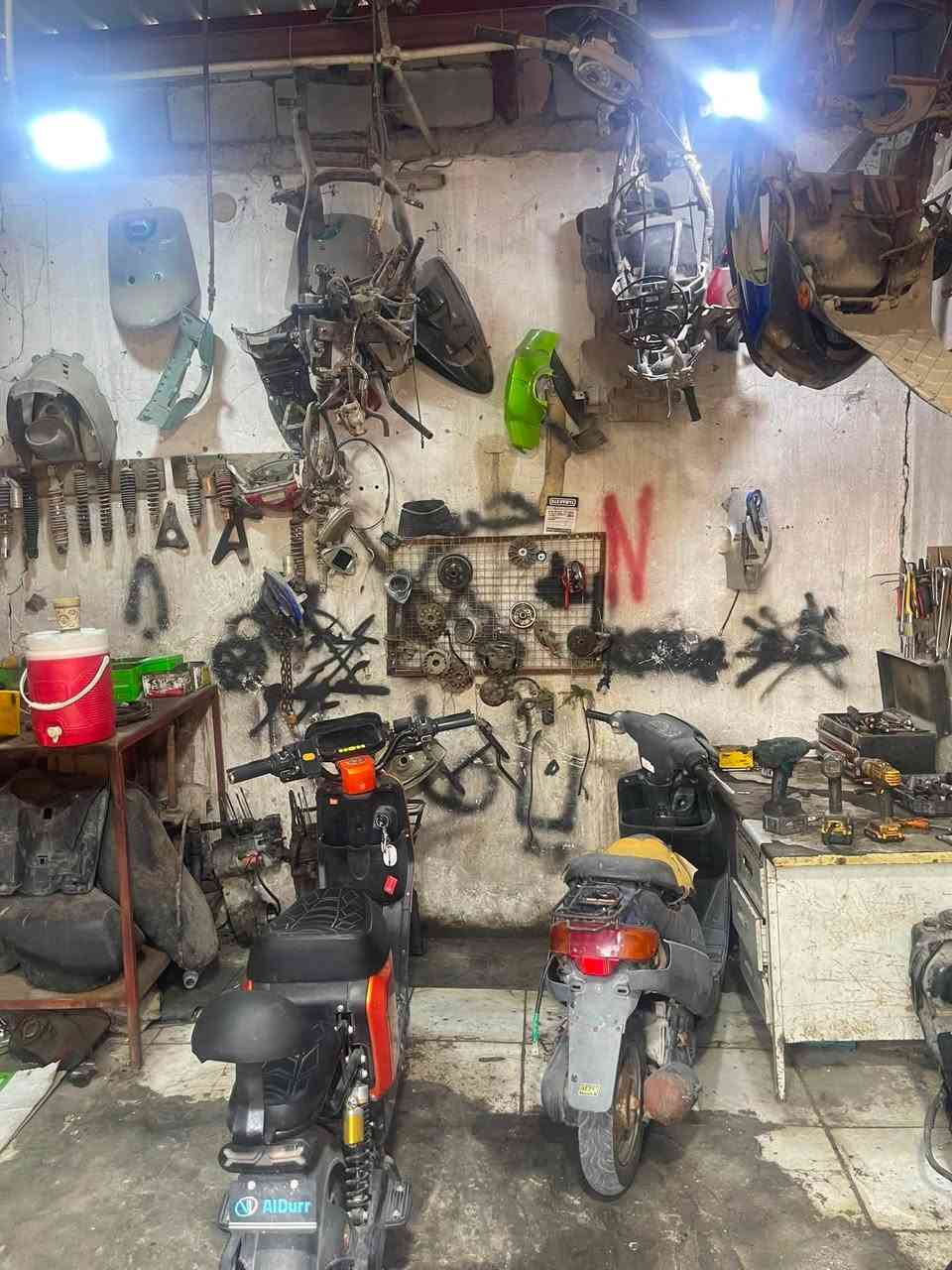 غراض محل للبيع كامله مال دراجات بي تفصيخ  سباين دريلات محل كامل مامتواجد عالفيس هاذه رقمي ***********
