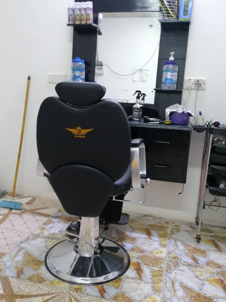 كرسي حلاقه البيع سعر 210 عنواني البصره ابي الخصيب رقم *********** توصل وتساب  كرسي نضافه ٩٠ بلميه
