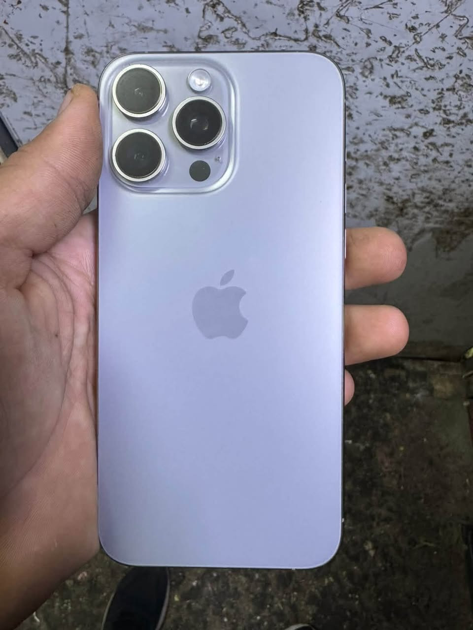 السلام عليكم 
‏جهاز  iPhone 15 Pro Max ذاكره 256  مكفول بطاريته 94 بلادي بلادي بلادي شوط بصمه شرق أوسط ثلاث إيات نظيف بشكل خير من الله كامل مكمل  الجهاز مفول جهاز مال بيت استخدام نظيف سعره 1,075,000 قفل قفل الجهاز كامل ملحقات فقط كارتونه غير مطابقه عنواني بغداد المشتل. 
تواصل *********** - ***********
