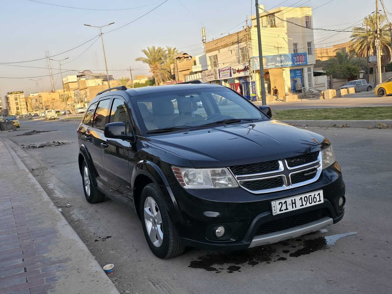 ماشيه 240 الف كيلو متر حقيقي وقابل للزياده 
رقم سليمانيه حره باسم اخويه 
بيها حادث فقط بلجاملغ جهة السايق موضح بلصور مبين اللون 
مكينه 3600 قطعة وحده تبريد والسياره محوره غاز صارلها سنه واي مشاكل مبيها مكينه صافيه كزاز
 للتواصل *********** 
مكاني بابل
السعر ١١٥ وقابل للتفاوض
