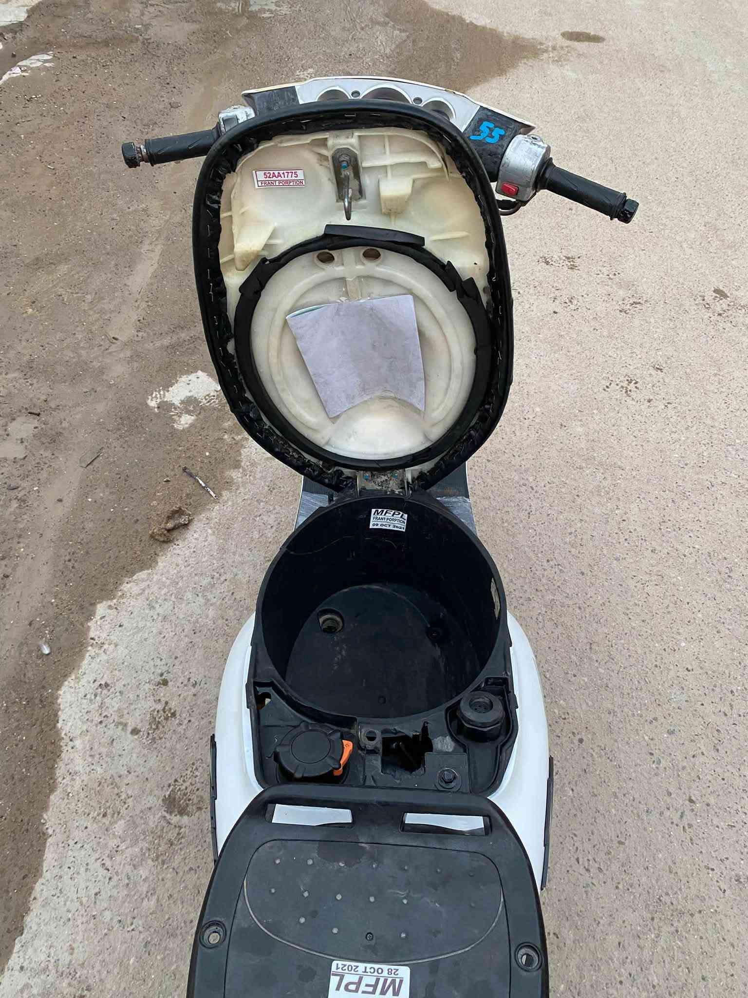 سلام عليكم للبيع دراجه سبايزر رياضي ويل كب رياضي دبل خلفي رياضي دراجه جديده حيل لون ابيض بلادي دراجه اخت رمبة  جديده برغي مامفتوح منهة جديده حيل وجاهزه اي نقص ما بيهة كلهة شغاله كهربائيات شغاله نكره سلف وهندر كيجات شغاله كفرات بلاديه دراجه جديده حيل محرك ناعم اخرس ما مفتوح شلعه ومعدل تخبل اوراق كامله دراجه بلاديه سعر (425)وبيهة مجال بسيط جدا(رجاءً لحد يكسر بحلال عالم) رقم الهاتف (***********) مكاني بغداد الغزالية
