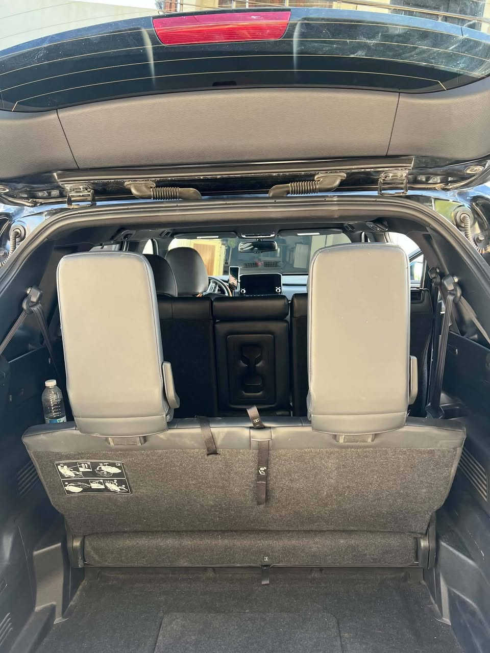 میتسوبیشی ئاوتلاندەر (Mitsubishi Outlander PHEV)
🔥 مۆدێل ٢٠٢٣ | فول فول مواسەفات (خانسە - استڕاد خاسە)
⚡ پلەگ ئین هایبرید (Plug-in Hybrid): کارەبا ⚡ + هایبرید 🔋 + بەنزین ⛽
🇨🇦 مەواسەفاتی کەنەدی
​ئۆتۆمبێلێکی زۆر کەشخە، خاوێن و بێ کێشە، تەقە و ڕەقە بەشەرت! ئامادەیە بۆ ئامێری کۆمپیوتەر و فەحصکردن، هیچ عەیب و کێشەیەکی نییە.
​📑 بەڵگەنامەکان (بەناوکردن):
​سنەوی بەناوی خۆمەوەیە و تا ساڵی ٢٠٣٠ نوێکراوەتەوە (بەناوی خۆمە).
​✨ دیارترین مواسەفاتەکان:
​سیستەمی کارکردن: پلەگ ئین هایبرید (بە کارەبای ماڵەوەش شەحن دەبێتەوە)
​ناوەوە: ناوقەیسی (Tan Interior) زۆر شاز
​کوشنەکان: مەساج (Massage Seats)، گەرمکەرەوە و کارەبایی
​مەکینە: ٤ سلیندەر (چوار پسن)
​سەقف: پانۆراما / سەقف سلاید
​سیستەمی لێخوڕین: فور ویل (4WD)
​شاشە و کامێرا: شاشەی گەورە، کامێرای ٣٦٠ پلە
​سیستەمی سەلامەتی: ڕادار، کوێرەنوقتە (Blind Spot)، بەسمە، ستارت، دەرگای دواوە کارەبایی (شەفت)
​📌 زانیارییەکانی تر:
​مۆدێل: 2023
​ڕەنگ: ڕەش
​ڕۆشتووی: 37,000 مایل
​بۆیاخ و زیان: دوو دەرگای لای سەکنی بیلادی گۆڕاوە، بە شەرتی ئێڕباگ (ئێڕباگی نەتەقیوە)
​مەرجی فەحص: تەقە و ڕەقە بەشەرت، بەشەرتی کۆمپیوتەر و فەحصکردن لە هەر شوێنێک (هەرچی عەیبی نییە).
​💰 نرخ: 243 کەمێک معامەلە
📍 شوێن: هەولێر
📞 ژمارەی پەیوەندی: ***********
ميتسوبيشي أوتلاندر (Mitsubishi Outlander PHEV)
🔥 موديل 2023 | أعلى فئة (فل كامل / مواصفات خاصة)
⚡ بلج إن هايبرد (Plug-in Hybrid): كهرباء ⚡ + هايبرد 🔋 + بنزين ⛽
🇨🇦 مواصفات كندية
​سيارة قمة في الفخامة والترتيب، نظيفة جداً وبدون أي مشاكل. الشرط على الفحص والكمبيوتر والهزة (تكة ورقة).
​📑 الأوراق والملكية:
​السنوية (الهزة) باسمي ومجددة لغاية سنة 2030.
​✨ أبرز المواصفات:
​نظام التشغيل: بلج إن هايبرد (قابلة للشحن من كهرباء المنزل)
​الداخلية: جلد لون قيسي (Tan Interior) شيك ومميز جداً
​المقاعد: مساج (Massage Seats)، تدفئة، وتحكم كهربائي
​المحرك: 4 سلندر
​الداخل: سقف بانوراما / سلايد
​نظام الدفع: فور ويل (4WD)
​الشاشة والكاميرات: شاشة كبيرة مع كاميرا 360 درجة
​أنظمة الأمان والرادارات: رادار أمامي وخلفي، نقطة سوداء (Blind Spot)، بصمة تشغيل، وباب خلفي كهربائي (شفت)
​📌 تفاصيل إضافية:
​الموديل: 2023
​اللون: أسود
​المسافة المقطوعة: 37,000 ميل
​الضرر والبخاخ: تبديل بابين جهة الكشن (الراكب) بلادي، بشرط الإيرباج (سليم لم يتفعل)
​شرط الفحص: بشرط الفحص بالكمبيوتر والهزة في أي مكان، خالية من أي عيوب أو مشاكل.
​💰  السعر: 243 مجال 
📍 الموقع: اربیل 
📞 رقم الاتصال: ***********
