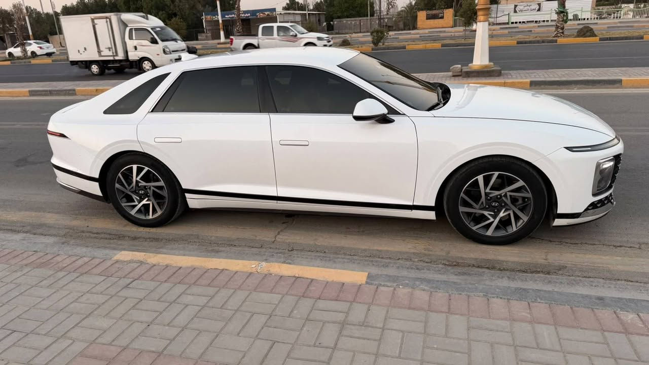 للبيع او المراوس
هونداي  ازيرا 2024
فول مواصفات 
بدون رقم تترقم جميع المحافظات
 مكينه 6v غاز فقط
العنوان سماوه 
التواصل والاستفسار 
***********
