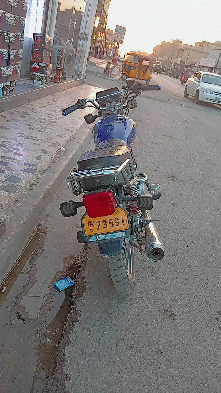 دراجه للبيع مكفوله كفاله عامه
مديل 2025 دراجه زيرو ماشيه 890 كيلو زيرو
المكان بغداد العبيدي
لستفسار ***********
اسعر 650 وبيها مجال حك جيه
