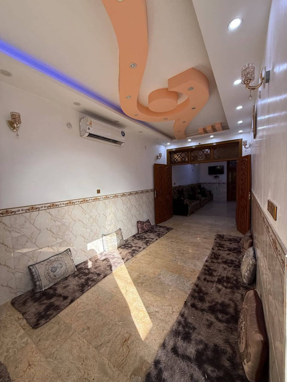 بيت منطقه المكرمه بل ٩٠٠٠ مساحه ١٢٥ متر طابقين صب كونكريت ٣ غرف بي سعره ب١٩٠ وبي مجال مستعجل للاستفسار ***********
