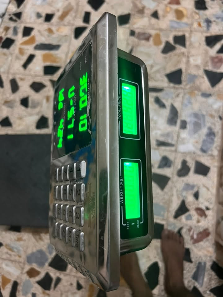 ميزان • ٣٠٠ كيلو