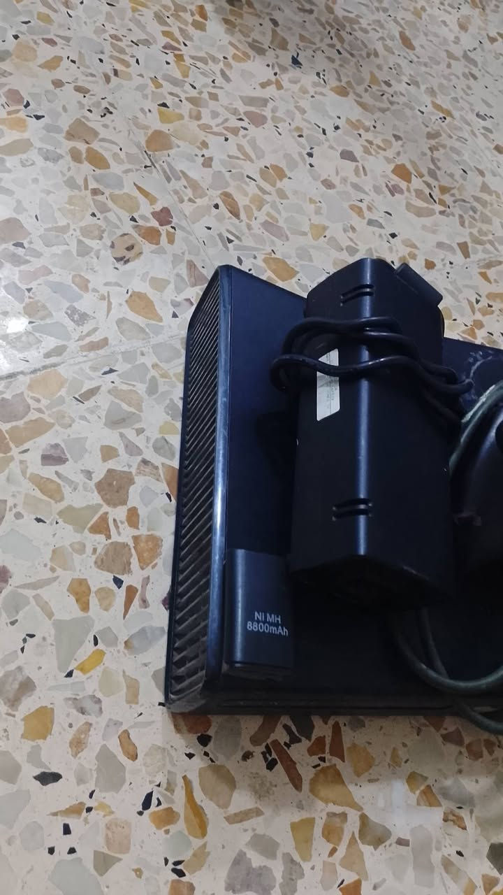 السلام عليكم بلي اكس بوكس 360 بيه عطل ماعرف عطله  بيه يده وحده اصليه شحن سعر 80بيه مجال الرقم *********** العنوان الزعفرانية بيت بنيه شارع 15
