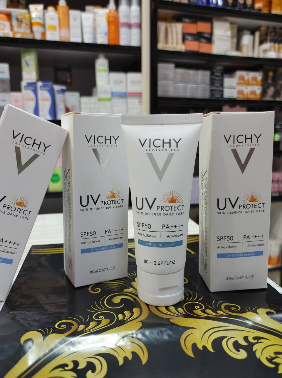 🌟 درع بشرتك اليومي من VICHY متوفر الآن لدى أوركيد بيوتي!

واقي شمس من فيشي، احمي بشرتك من الشمس، التلوث، والجذور الحرة بتركيبة واحدة خفيفة وغير دهنية.

✨ مميزات المنتج:
🔹 SPF 50 + PA++++ – أعلى مستوى حماية من الأشعة فوق البنفسجية.
🔹 مضاد للتلوث – يحمي بشرتك من الجزيئات الضارة في الهواء.
🔹 مضاد للأكسدة – يمنع ظهور البقع ويؤخر علامات الشيخوخة.
🔹 مضاد لللمعان (Anti-Shine) – يدوم مطفياً طوال اليوم، مثالي للبشرة الدهنية والمختلطة.
🔹 تركيبة اقتصادية 80 ممل.

🛒 احصل عليه الآن حصرياً من:
🏬 أوركيد بيوتي – مجمع النوري، داخل القيصرية، شارع الكماليات (قرب بيت عدنان).

📞 للطلب والحجز:
📍 مراسلة الصفحة مباشرة.
📍 أو واتساب: ***********

لا تترددي، احمي بشرتك اليوم واستعدي لإطلالة مشرقة وصحية! 💛
