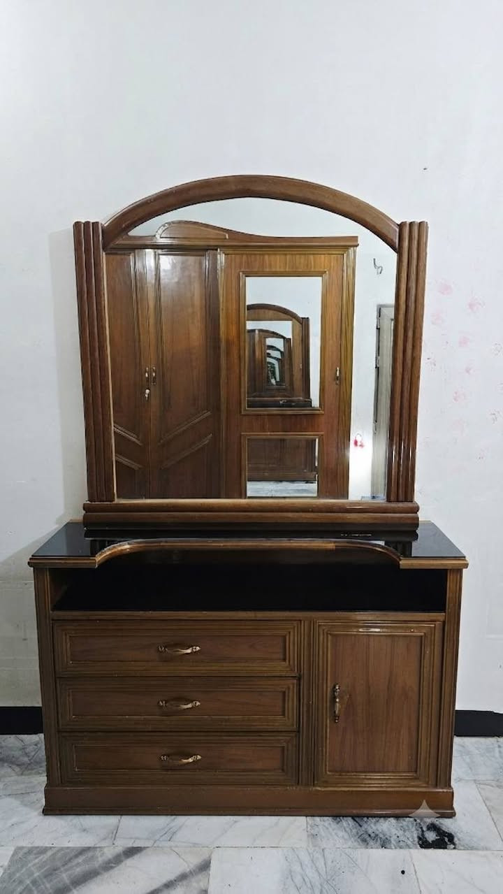 السلام عليكم للبيع غرفة نوم عراقيه سلايت موديل تركي صاج خارج وداخل درجه اولى اي استفسار اتصل على الرقم ***********
