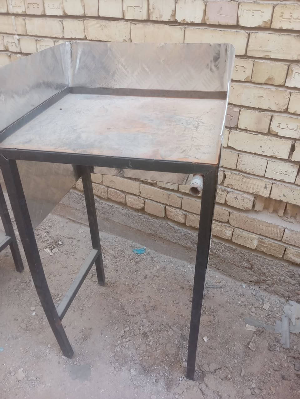 للبيع السعر 100 اثنينهم عنوان مدينة الصدر رقم ***********
