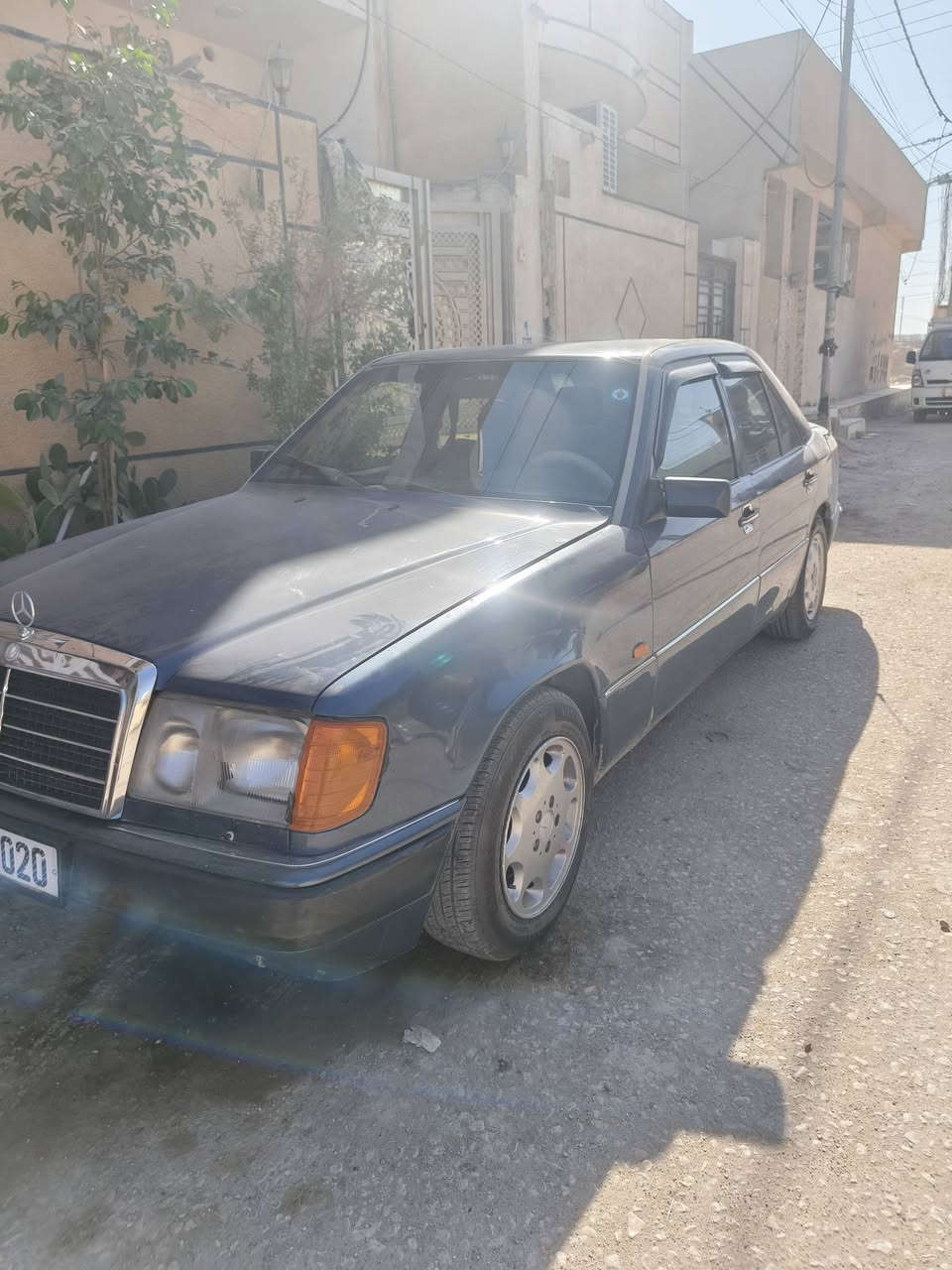 سلام عليكم مرسيدس دب 1990
بلاديه السياره فتحه 
كشنات كهرباء جام كهرباء اربعتهن  
***********
ترهم مراوس السعر 65 وبيه مجال 
مكان السياره كربلاء بلواقع احلى من الصور
