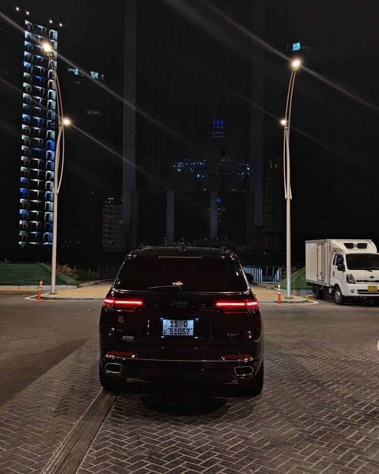 السلام عليكم 
الفخامة والموصفات👑
Jeep grand Cherokee L 
سنة الصنع : ٢٠٢٣
وارد : وارد أمريكي
الحرك :  6 سلندر 
عداد الكيلومترات:  92,000 كيلو متر 
لوحات : بغداد مرقم وجاهز اسلمك سنويه 
الضرر : بامريكا ضررهه بالتاير الي خلف السايق وهلال الجاملغ مصبوغ بالعراق الجاملغ الثاني نضرب ضربع بسيطه بدراجه ونصبغ كد شبر 
ايرابك : كله سليم 
المكان : كربلاء /بغداد /اربيل 
الموصفات (Vip) : overland 
بانورما طكتين

١/ دخول ذكي (٤ ابواب)
٢/تشغيل ذكي  
٣/صندوق ذكي (فتح ذكي باستعمال القدم)
٤/تشغيل عن بعد
٥/ مساج كشنات 
٦/رادار(٣٦٠)
٧/ تنبيه الخروج عن المسار
٨/نقطة عمياء 
٩/كامرات ٣٦٠ 
١٠/ كامرات اشاير 
١١/ هيترات بالمري 
١٢/ ابريد قطعتين منفصل 
١٣/ تبريد + تدفئة شكنات امامي خلفي 
١٤ / تدفئةستيرن
١٥/شاشة كبيره وشاشه للراكب 
١٦/ شاشة اعطال 
١٧/ كشنات ميموري السائق + الصدر
١٨/ الاربعة وضعيات قيادة 
ايكو / سبورت / كومرفت / ثلج 
١٩/ اوتو هولد 
٢٠/ سايد بريك بصمة 
٢١/ اوتو ستارت 
٢٢/ اوتو ستوب 
٢٣/ ويل حجم ٢٠ تايرات جديده
٢٤/ حساسات ٣٦٠ 
٢٥/ نظام ترحيب عند الاقتراب 
٢٦ / رادار توقف ذاتي طوارئ  خلفي + جانبي 
27/ نايت فجن تعرض بشاشه السائق 
وبيها بعد هواي موصفات 
السعر : 32,000$ وبيها مجال بسيط 
للاستفسار:
*********** بغداد, العراق
