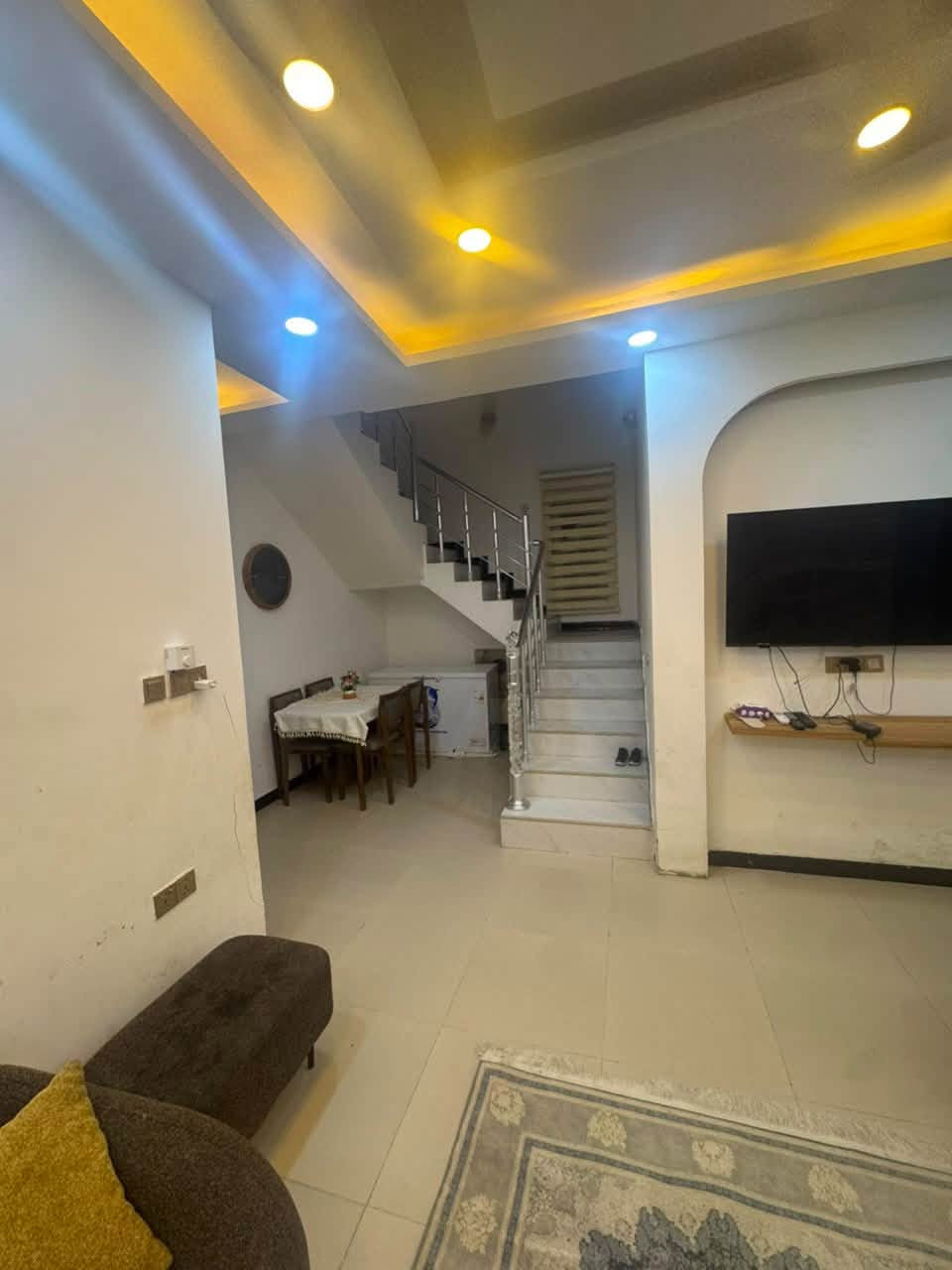 🔶#بيت_في_مجمع_الدوح_السكني
  🏠 المساحة 250 متر طابق واحد 
🏠البيت كلش متعوب عليه حر غير مطلوب 
       لاي مصرف 
🏠 مكتب خالد للعقارات / الحيدرية / شارع 
      المحافظة  /قرب افران العامل
☎️ ***********
     ***********
