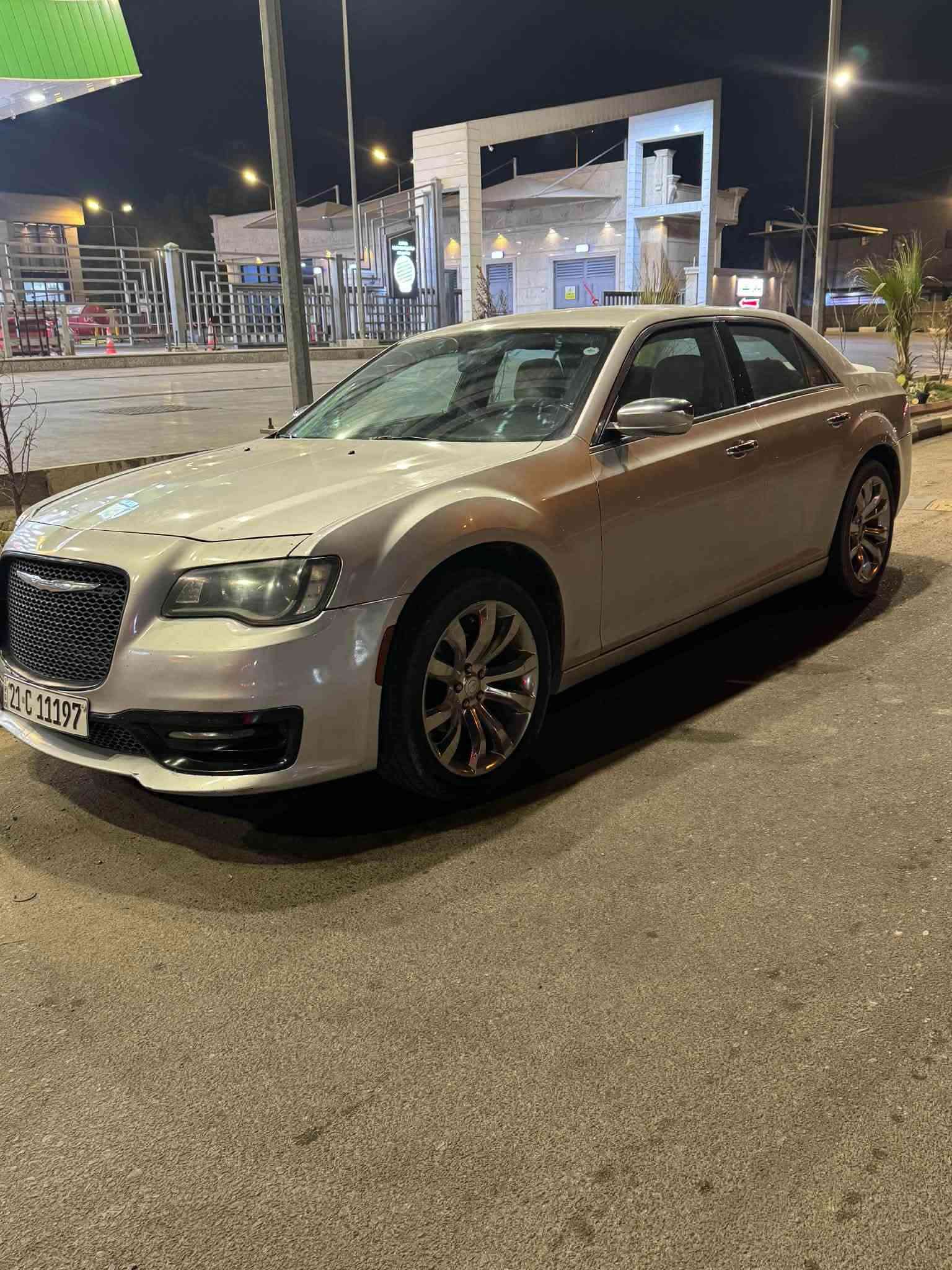 السلام عليكم
‏للبيع فقط
للاستفسار:*********** 
#السعر : 130 
اوباما 2012
C300
صدر جديد 
تخم تاير جديد 
ويل 17 حالياً اليوم بدلته 
تو ويل 
مكينه 3.6
كير طياره 
كير مكينه مكفولات 
تخم بلكات جدد تخم مجاول جدد 
بيهه صبغ بنيد وجامرلغ وباب السكن والي وراه يعني أربع قطع والسونار مرفق ب المنشور 
رقم سليمانية سنوية ورقم جدد وهزه جديده تريد تحويل تريد وكالة .

مكان السياره ديالى /بعقوبه
