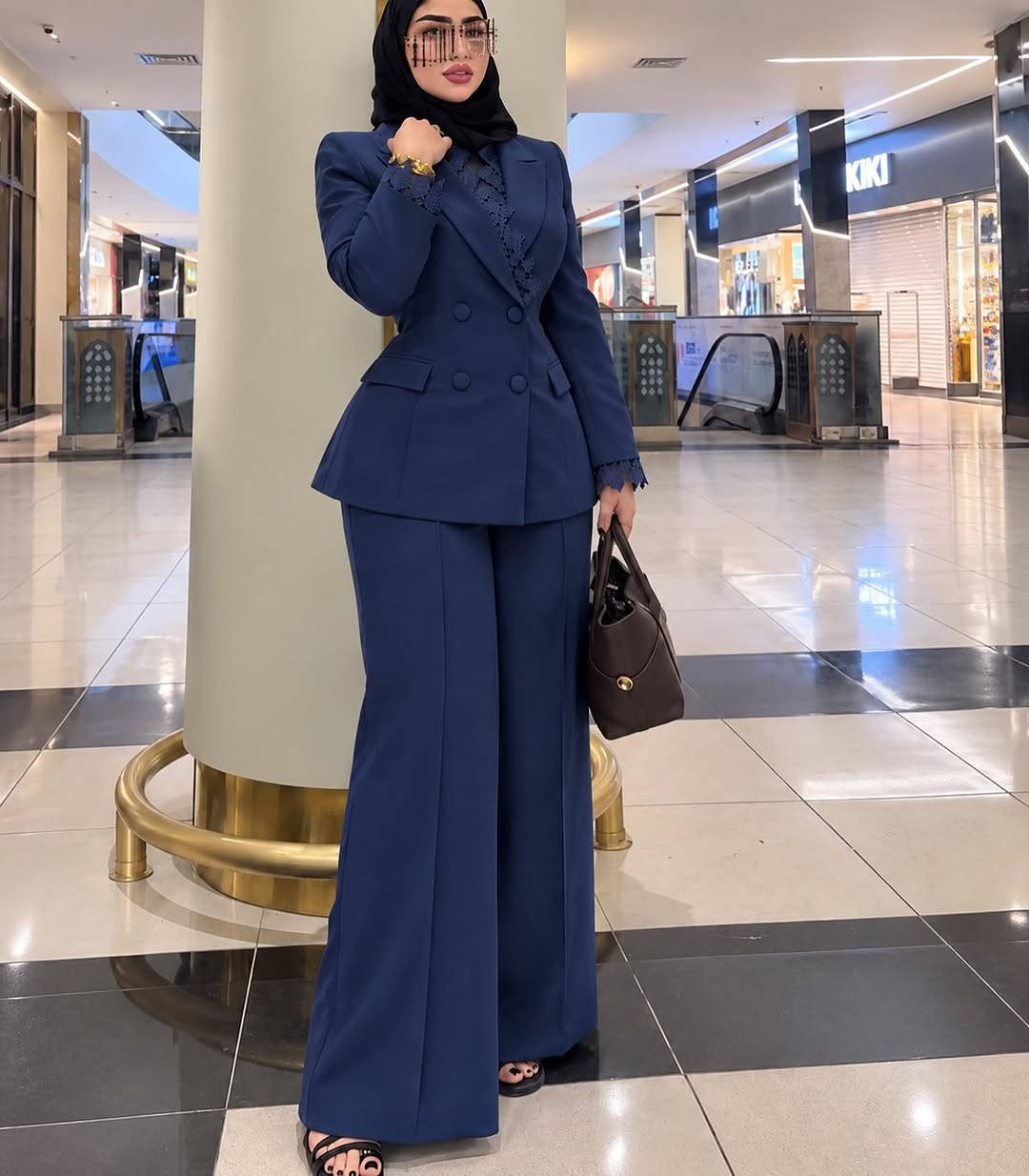 الكولكشن خريفي  غير ويانه ❤️‍🔥 

طقم قطعتين دااابل ايطالي كوالتي عالي مبطن 

السعر : (30

القياس:  38 40 42 44 46 48

🔗توصيل البصره 5 💸المحافظات 8🔗

العنوان بصره بريههً شارع مستشفى النور مجمع رونزا 

#للحجز_او_الاستفسار_مراسلتنا_دايركت📩
واتساب ***********
#ازياء_رونزا #طقم #ازياء #اكسبلور

نص مكتوب في الصور:
- 30 ألف