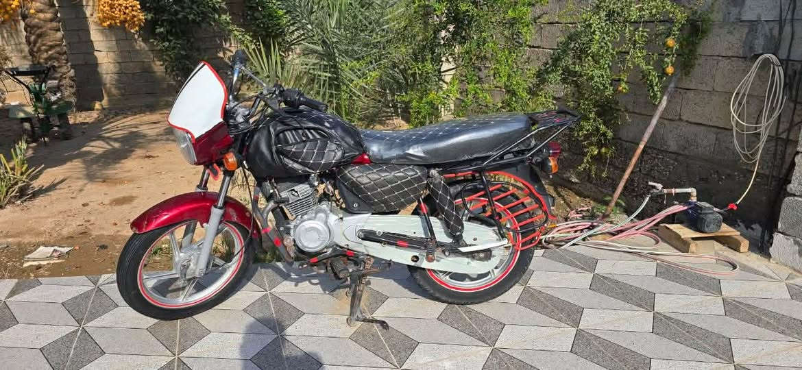 لبيع موديل 2017
تايرات جدد 

دراجه نضيفه ما بيه شي كبل لشارع 

السعر 650 وبيه مجال 

مكان الدراجه ديالى تقاطع الوجهيه قريت زهيرات 

باقي التفاصيل عل رقم اتصل ***********
