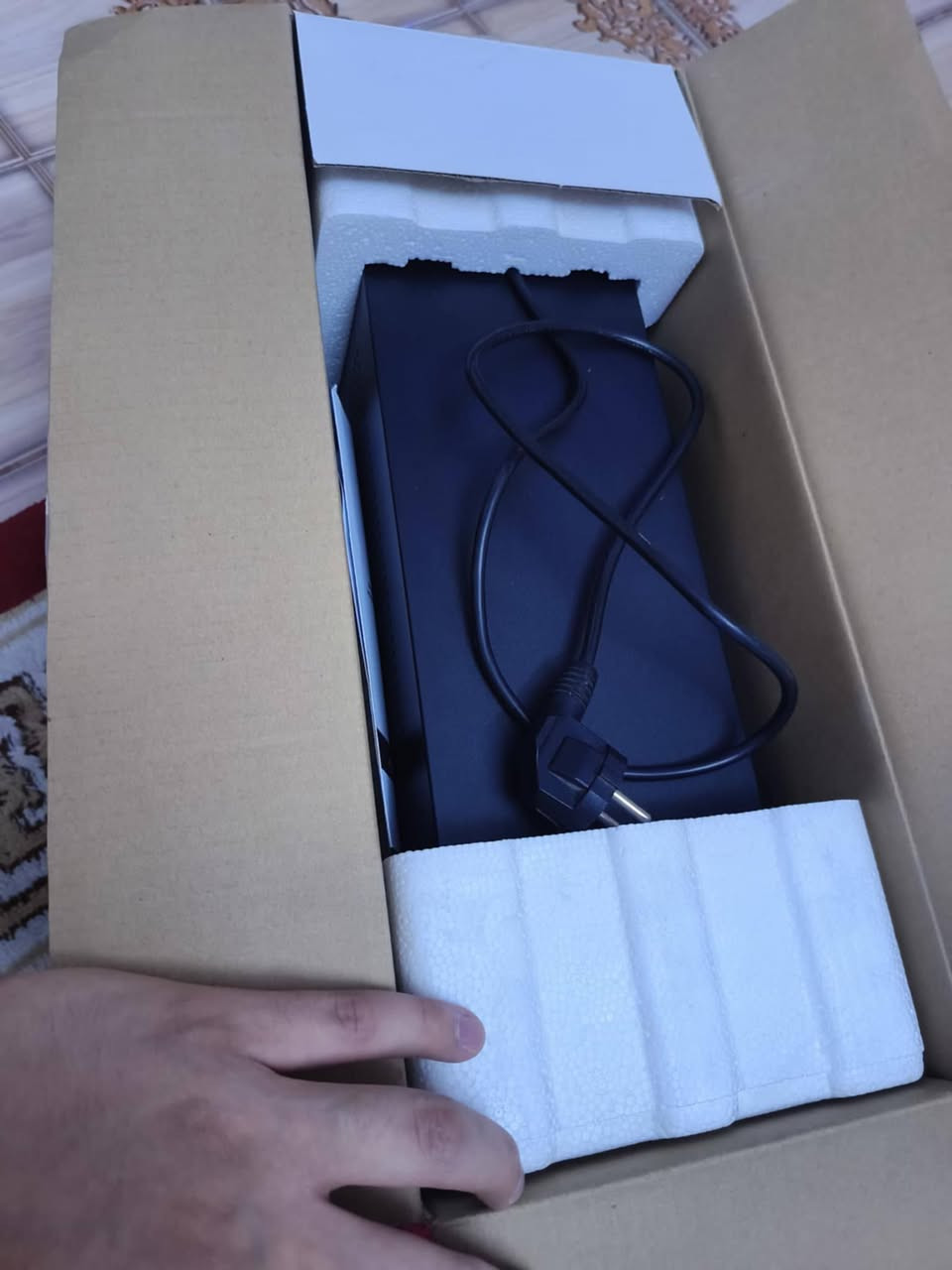 سلام عليكم
UPS 2000kv 
ستعمال شهرين نظافة مثل ما موجود بصوره 
ب ١٠٠الف وبي مجال العنوان بغداد الغزاليه
***********

