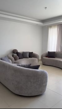 متوفر شقة مؤثثة للإيجارفي مجمع دار السلام وبسعر مليون ونص يوجد طابق١٨ ...
