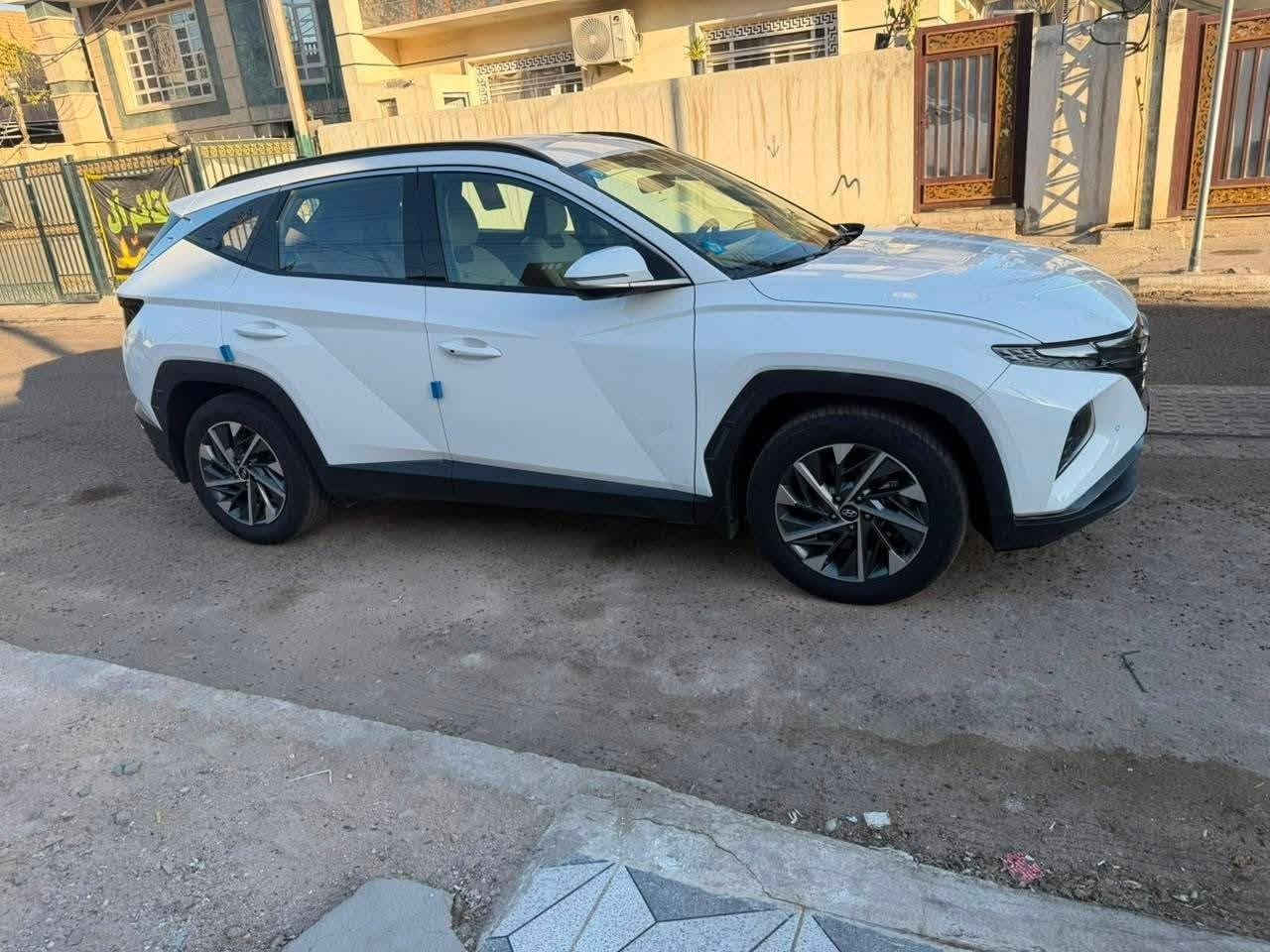للبيع توكسان موديل ٢٠٢٤ خليجي مكفولة من الصبغ. السونار بالمنشور. 
المواصفات //
 بصمة @@ شاشة العداد تاب @@ حساسات خلفية@@ لايت لدر @@ مري شفط @@ ويل كروم@@ كشنات جلد. 
رقم بغداد الجديد بأسمي تحويل مباشر السعر ١٩٠ $ وبيه مجال للاتصال ***********
