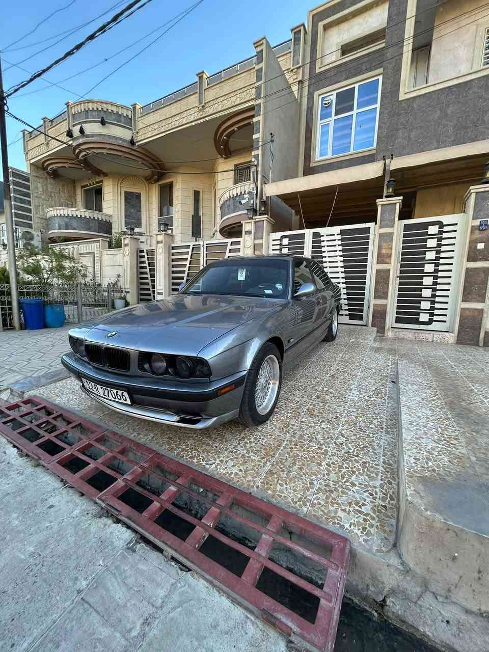 السلام عليكم
BMW 540 V8 1993
اخوان السياره اصل 40سنويه وبليته  مكينه وكير كلا شرط تبريد ثلج ماشاء الله تخم امامي خلفي كلا جديد تخم تاير جديد ويل BBSحجم 17اصلي 
دعاميات M
دوسات M
دركه M
سلايت وسقف كنتاره 
بجم عريض اصل السياره 
دبل ايرباك بلادي شغال ودبل جكمجه وصاج ملكي 
كشنات جدد مغلفات لايت زينول مصبوغه جماليه صبغتها كلش حلوه صفاحها موس بيها طخه كلش خفيفه بلبدنه ولامبينه 
ABSشغال 
السياره دينار متصرف عليها وب اسمي وهزه جديده مكانها حي السكر اخوان الموشراي ليراسل كلشي تلكه بلسوك حتا ب20 السياره مالجنيه مو مالبيع وشره السعر 88
***********
