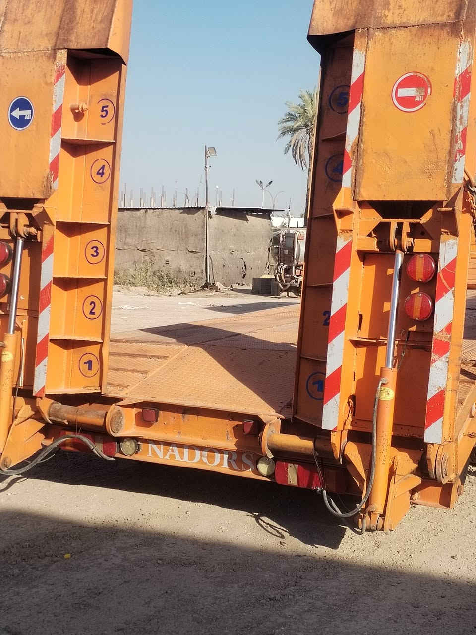 عربانه لودر للبيع ثلاث محاور جوبلس حجم التاير ١٩ ونص جديد مع الويل موديل ٢٣ حداديه الجرف  عنوان بابل مركز
***********
