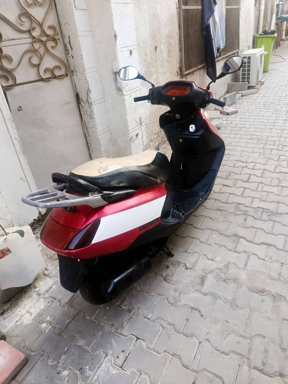 سبيسي ياباني للبيع جاهزه كهربايات شغالة بريك امامي وخلفي تايرات جدد باتري جديد كفر الاصلي مالته ابو الختم بي شخوط قليله عوزها فقط دشلي قبق هندر شغالة سلف نكره مكينة تخبل نضافه فول  لا نضوح ولا تبخير مكاني الحي سعرها ٤٥٠وبيه مجال قليل ***********
