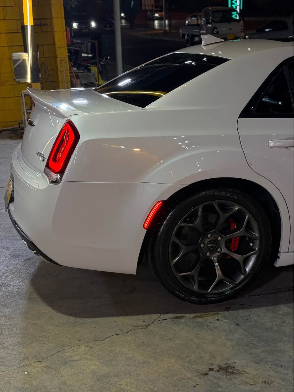 ‎ بِسْمِ ٱللَّهِ ٱلرَّحْمَٰنِ ٱلرَّحِيمِ
بۆفرۆشتن
‏Chrysler 300S 2015 
مواسەفات S
‏‎سەماعە بیتس 🔊
پانۆراما کوشن جلد کوشن هیتەر 
کامێرا و حاسە 
چوار تایەی تازەی لۆکی لە ژێرە 
رەقەم و سەنەوی تازەیە بە ناوی خۆمەوەیە 
یەک پەلە کارتی بچوکی هەیە 
سەیارەیەکی هەتا بڵێی جوان و تازە گێر و مەکینە هەموو گیانی لە دەعامی پێشەوە تا دواوە بە شەرت بەسمە و شەخال دوو بەسمەی بیلادی لەگەڵە
100هەزار مایلی حەقیقی ڕۆشتوەو بە شەرت
 سەیارەکە ڕەقەم سلێمانیە
نمونە  لەجوانی ماڵی دۆستە
تکایە ئەگەر مشەری تەلەفون مەکە
ژ/م /*********** السليمانية, العراق
