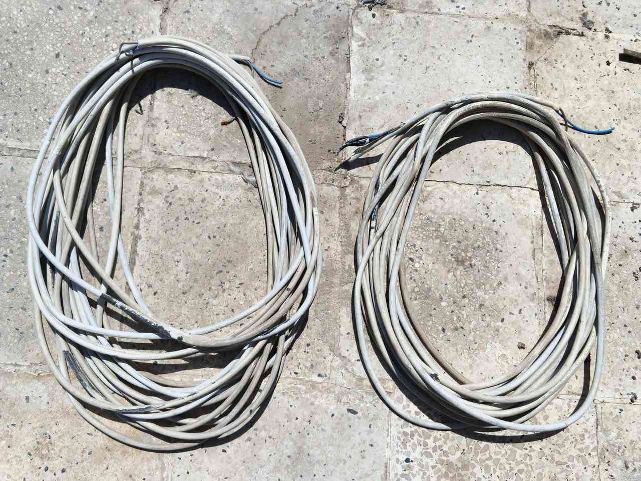 سلام عليكم كيبل سبلت واحد طوله 18 متر
والاخر طوله 23 متر 

مع سويج بانكه اصلي
موصل حي عدن قرب جامع العليم 
***********
***********
