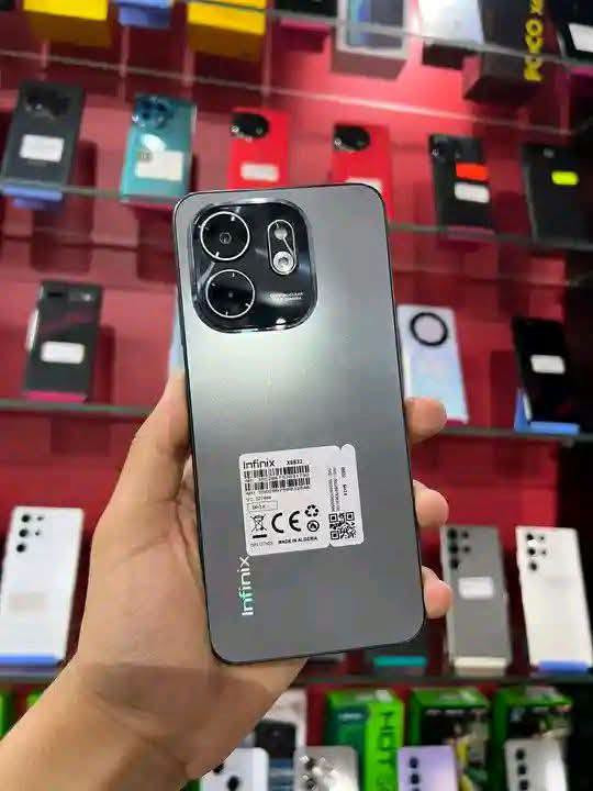 هاتف Infinix Smart 9 بمواصفات 8GB رام و 128GB تخزين يضم شاشة 6.7 بوصة، معالج Helio G81، كاميرا خلفية 13 ميجابكسل، كاميرا أمامية 8 ميجابكسل، بطارية 5000 مللي أمبير، ونظام Android 14. 

مواصفات هاتف Infinix Smart 9 (8GB/128GB)

الشاشة: شاشة LCD بحجم 6.7 بوصة، بدقة HD+، بتردد 120 هرتز. 

المعالج: معالج ثماني النواة Helio G81. 

الذاكرة: 8 جيجابايت من ذاكرة الوصول العشوائي (RAM) و 128 جيجابايت من مساحة التخزين الداخلية. 

الكاميرا:

الكاميرا الخلفية: كاميرا مزدوجة بدقة 13 ميجابكسل. 

الكاميرا الأمامية: كاميرا بدقة 8 ميجابكسل. 

البطارية: بطارية بسعة 5000 مللي أمبير. 

نظام التشغيل: Android 14.
السعر قفل 150 الف عنوان كوت داموك حي. الشهداء
***********
